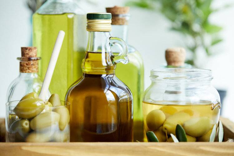 5款食用油测评：菜籽油、葵花油高温烹饪致癌物多，橄榄油最健康