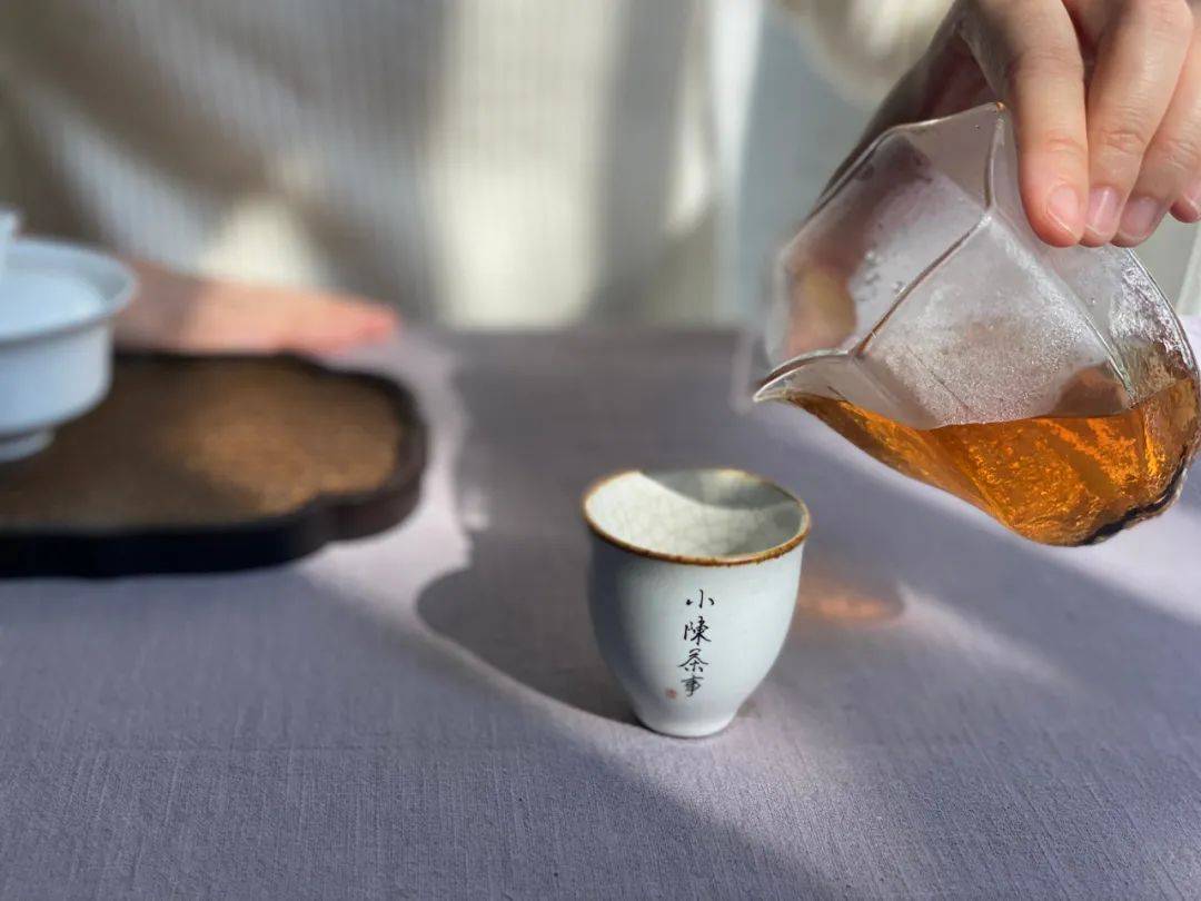 你帮我看看，朋友送的10000元一斤的岩茶，品质究竟好不好？
