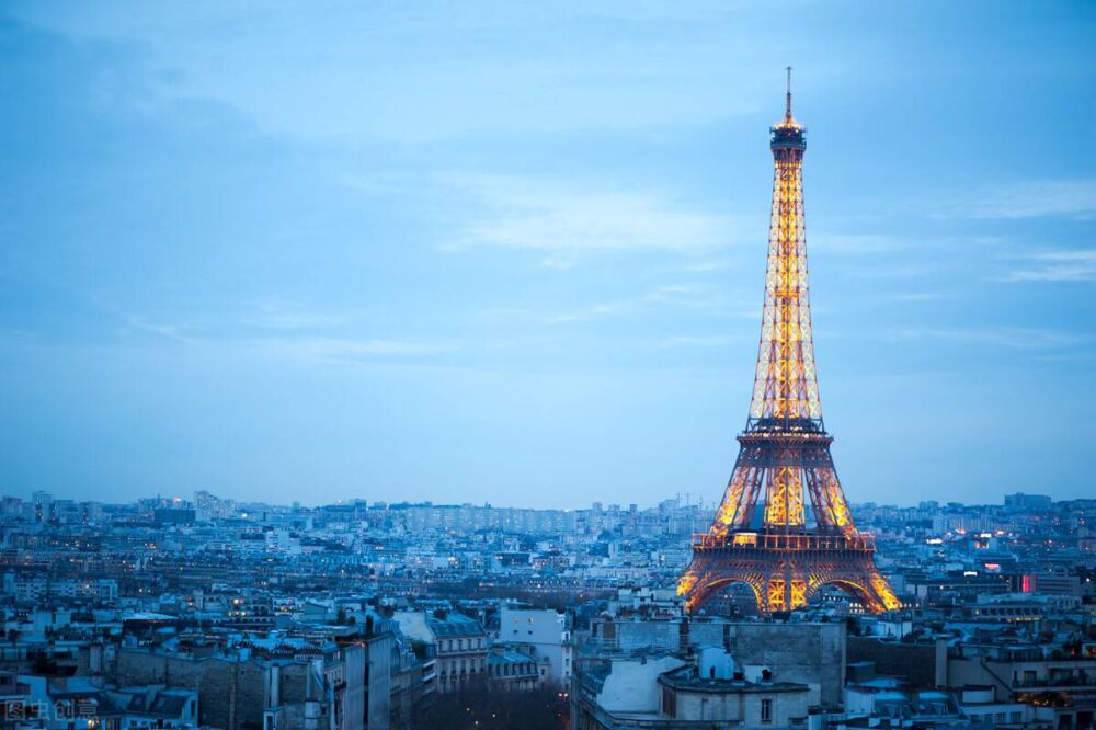 巴黎著名景点：凯旋门、埃菲尔铁塔、卢浮宫、巴黎圣母院