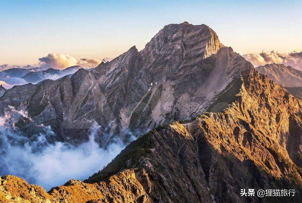 台湾玉山是我国东部最高峰，也是我国最南的雪山，山顶有冻顶乌龙