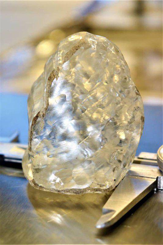 博茨瓦纳开采出巨型钻石，1098克拉，世界第三大