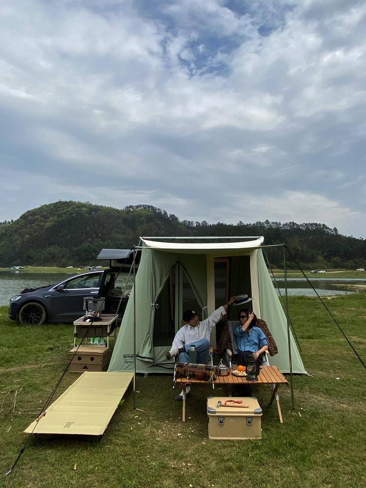 85后杭州夫妻有个野外“快闪家”：自己生火做饭搭帐篷，远离手机睡得更香