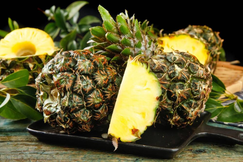 菠萝和凤梨是同一种水果，但真有区别，到底有啥不同？