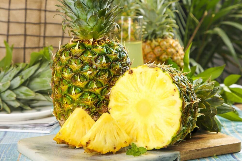菠萝和凤梨是同一种水果，但真有区别，到底有啥不同？