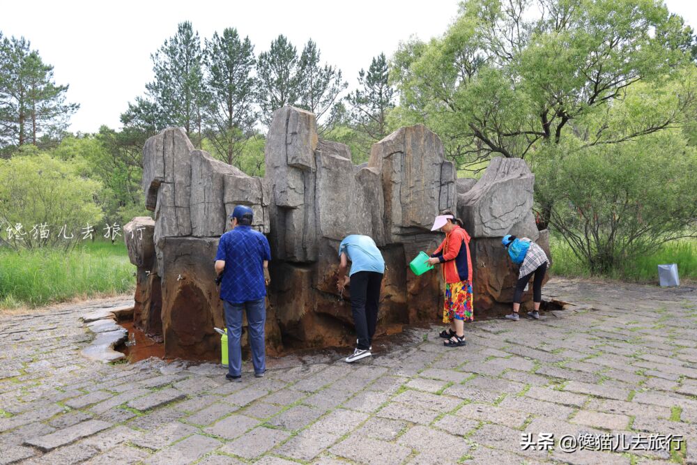 超市里卖得挺贵的苏打水，在这个景区免费喝，只要你喜欢铁锈味