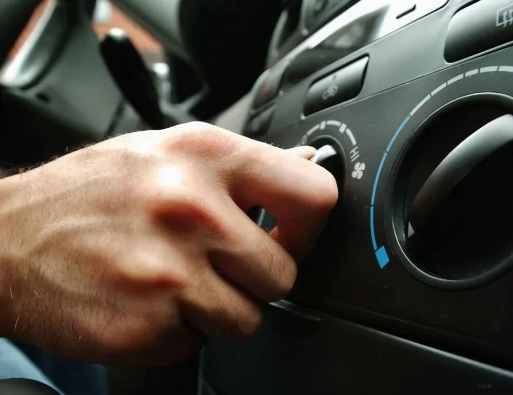 #吉致用车# 汽车空调使用多久应该加氟，你知道吗？