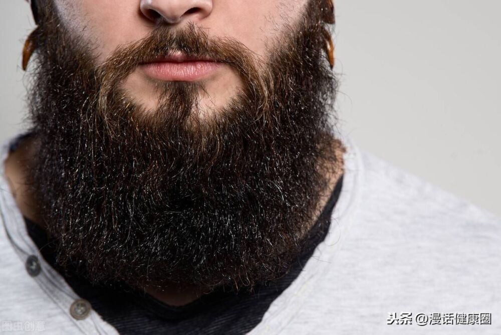 男性胡子长得快，应该什么时候刮最好？