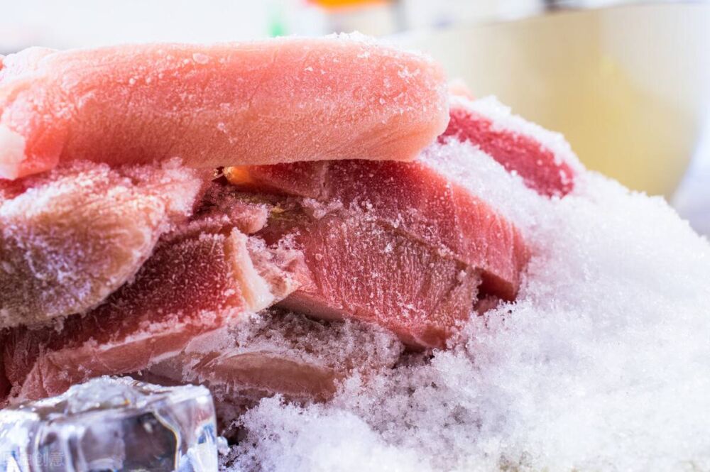 猪肉能放冰箱保鲜多长时间？久冻不吃的猪肉，应尽量少吃或不吃