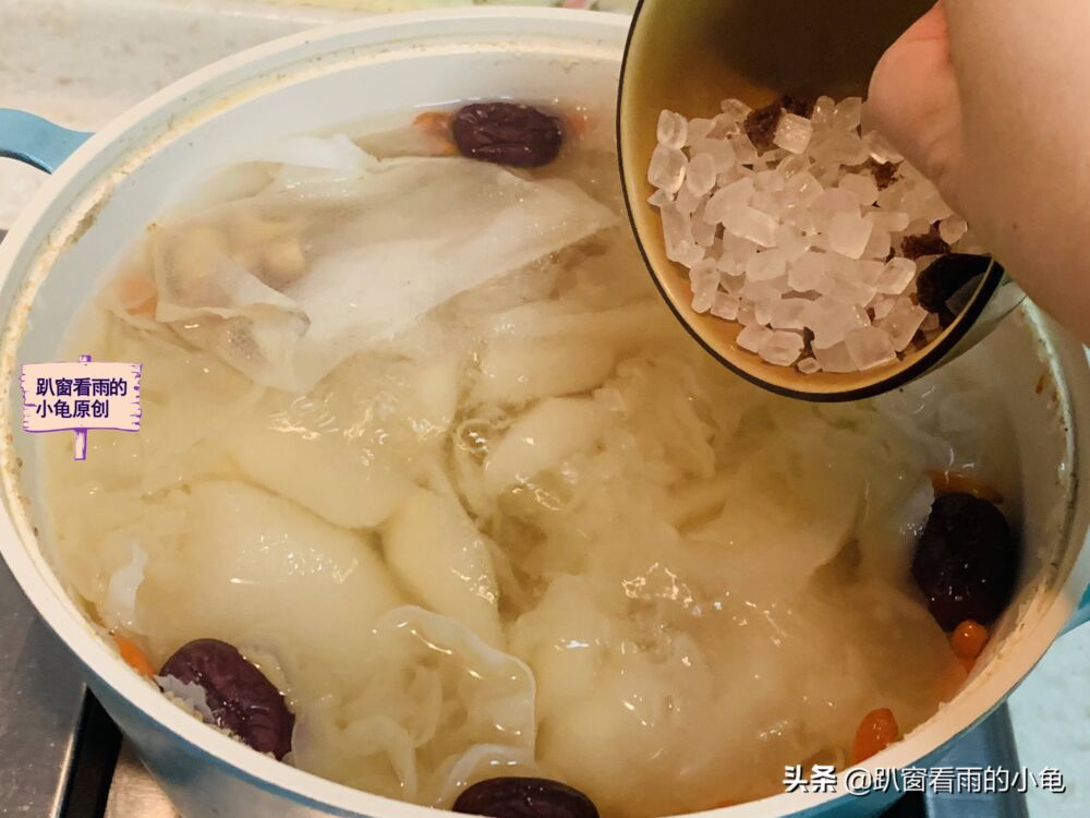 年夜饭饮品喝什么？这个梨汤做法简单，解渴解腻，滋润祛燥，好喝