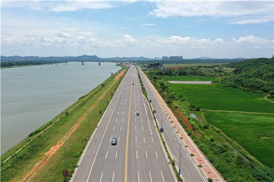 如诗如画，潇湘大道西线全线通车，从长沙直达湘潭仅需十几分钟