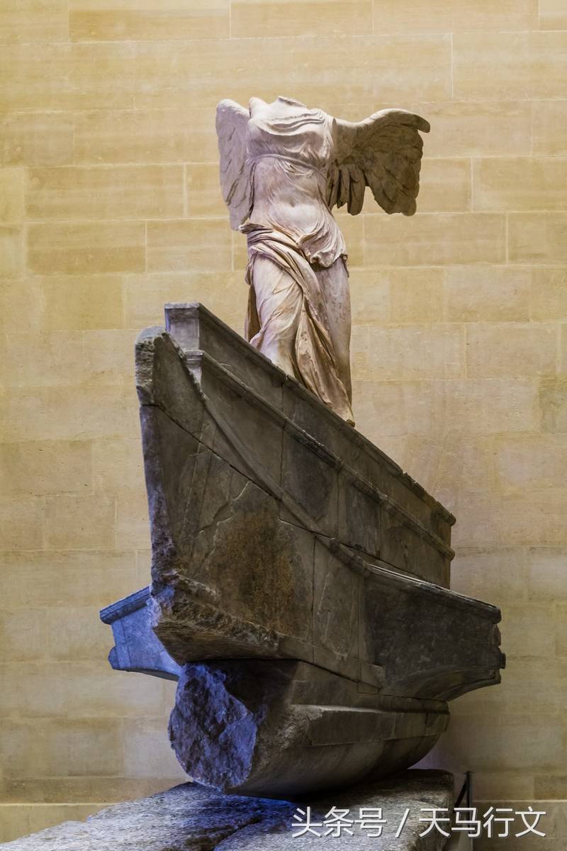 巴黎卢浮宫镇馆三宝之一 :胜利女神雕像