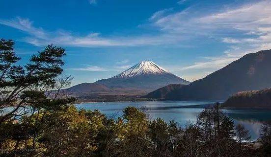 跟着绘本观世界：富士山为何会成为日本的象征？
