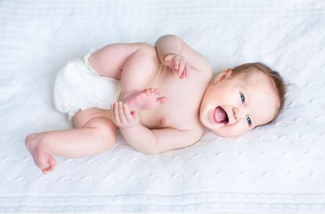 宝宝的微笑中有“信号”，这3种笑容越早出现，暗示孩子越聪明