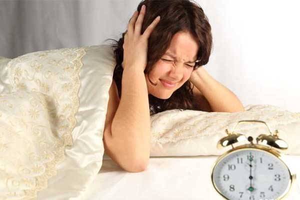 女性常失眠，可能是体内缺乏这2种维生素，应该要及时补充