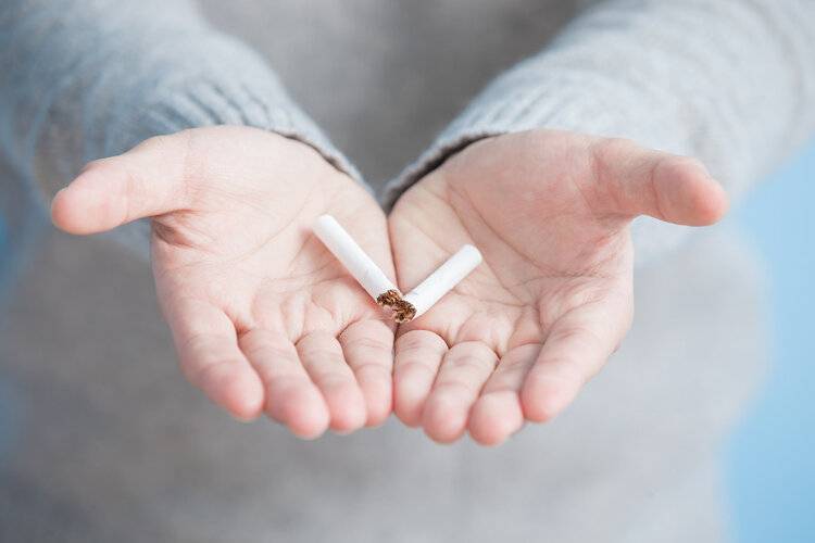 长期吸烟的人注意：身体出现4种反应，再继续吸就太玩命了