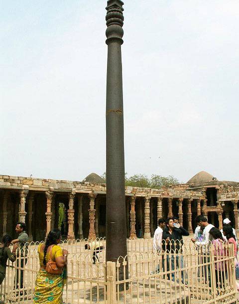 德里铁柱“千年不锈”专家经过用高科技仪器研究，终于找到了原由