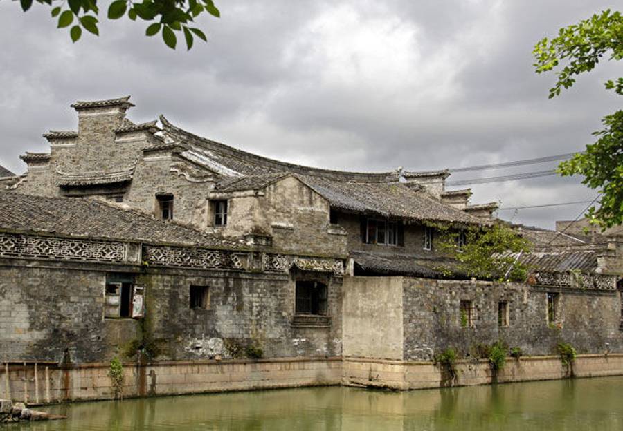 浙江温州瑞安市最强的镇，常住人口超30万，是全国百强镇之一