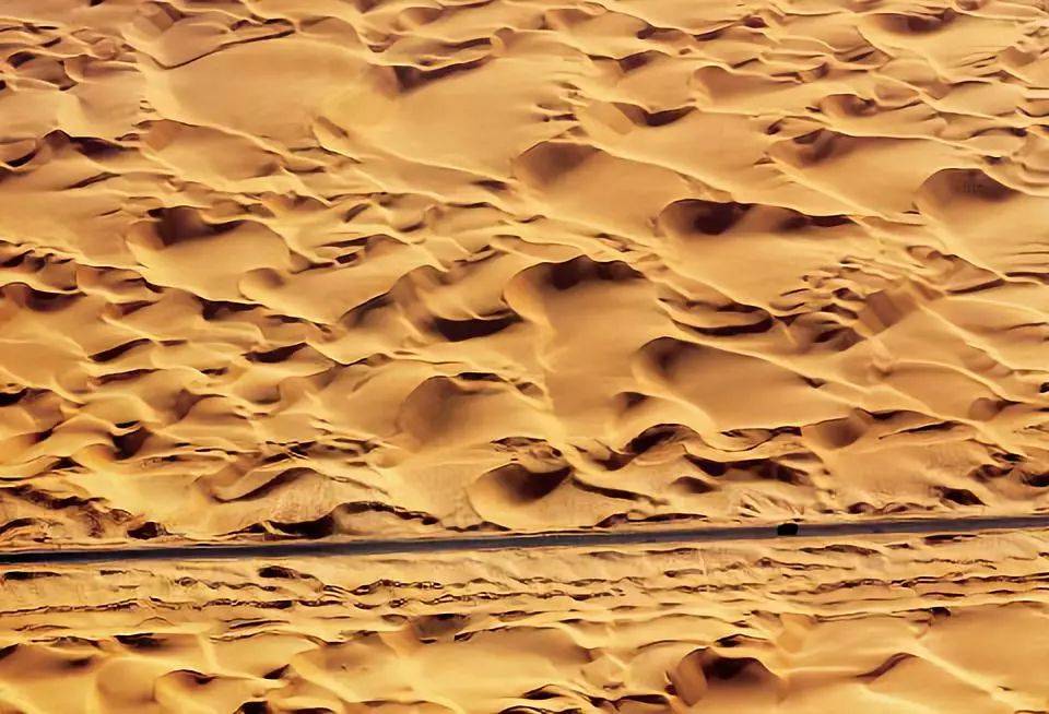 塔克拉玛干沙漠，中国最大的沙漠才不是“死亡之海”！