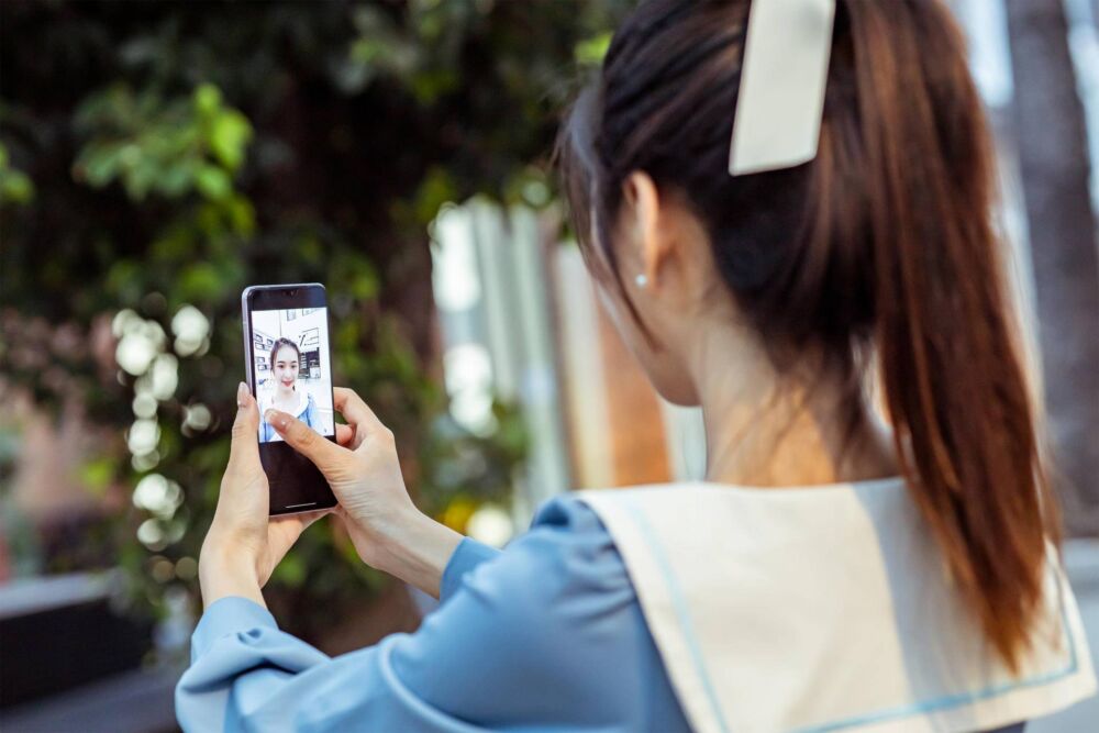 谁才是真正的美颜利器？vivo S9与美颜相机app的对决