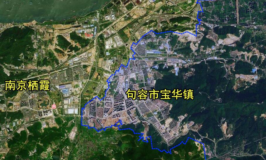 江苏镇江句容市一个镇，和南京市区连成一片，拥有高铁站