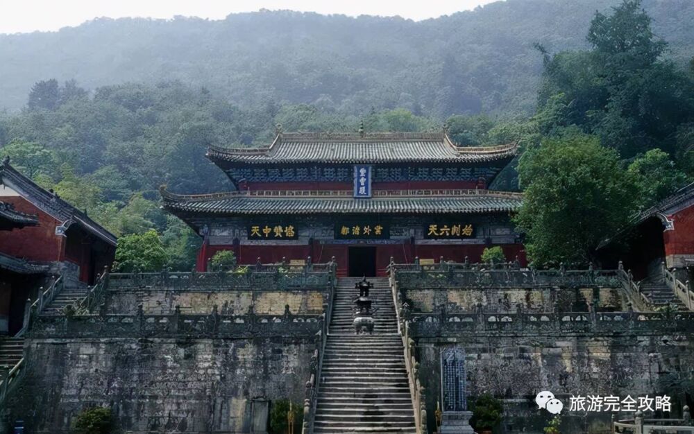 湖北十大秋季旅游好去处-武当山-登山赏秋看红叶