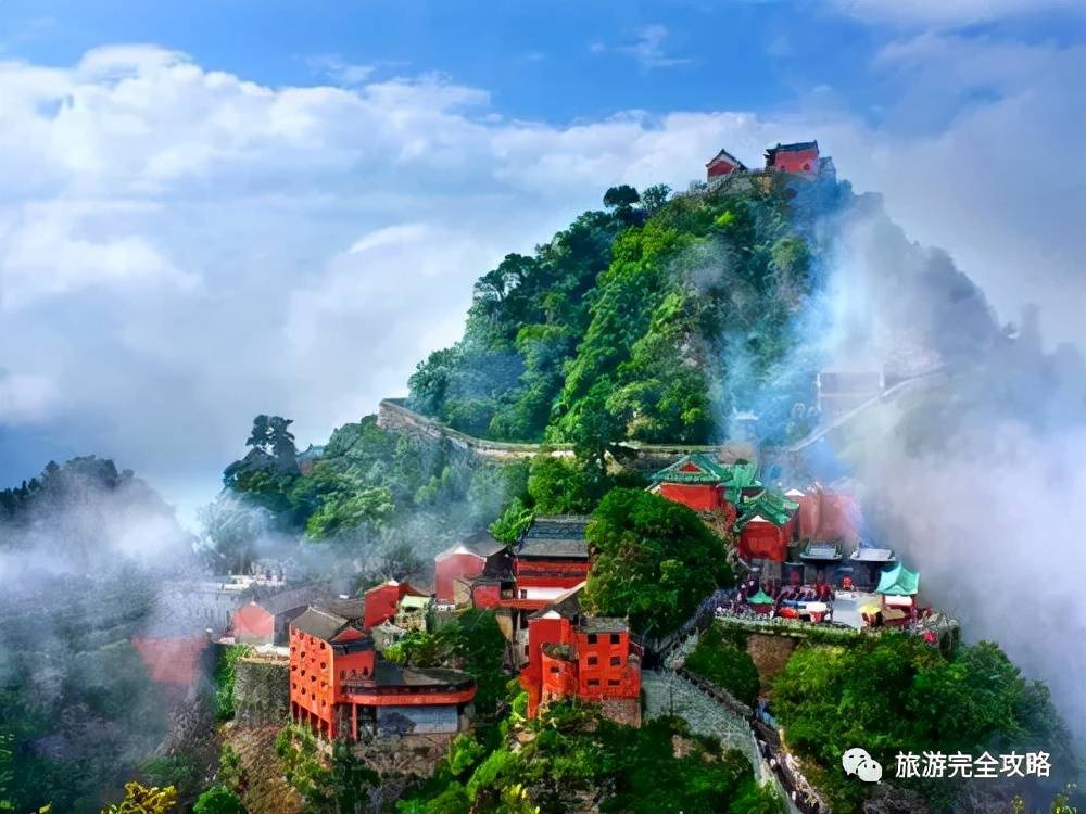 湖北十大秋季旅游好去处-武当山-登山赏秋看红叶