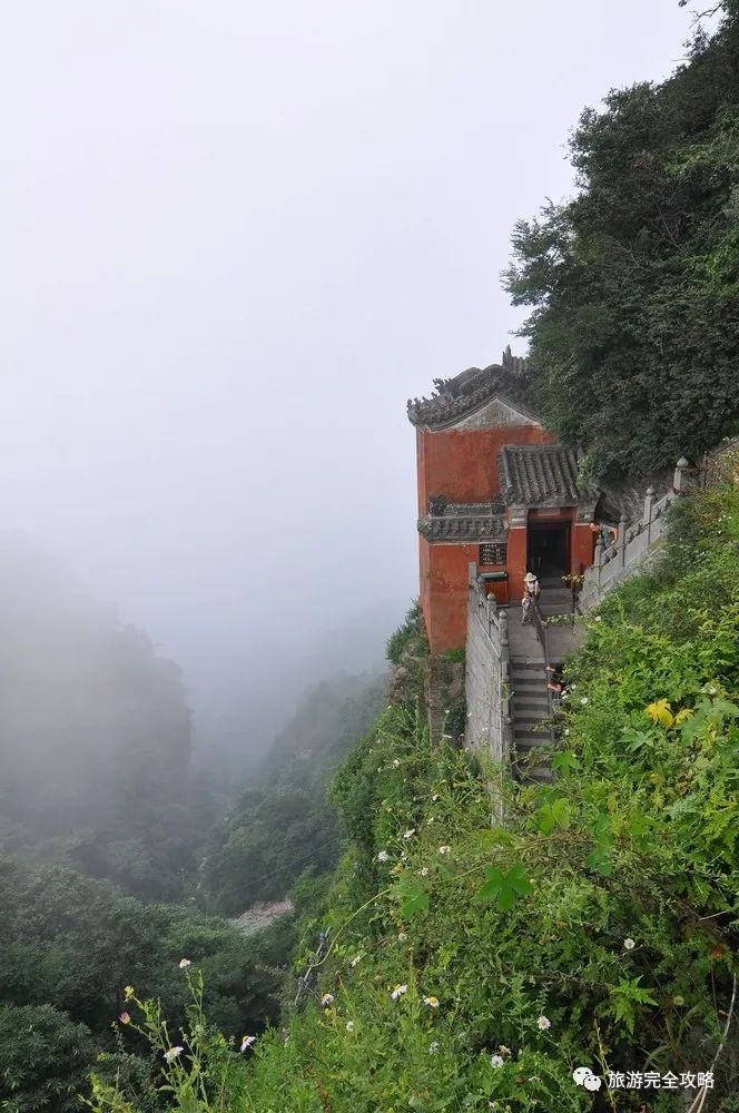 湖北十大秋季旅游好去处-武当山-登山赏秋看红叶