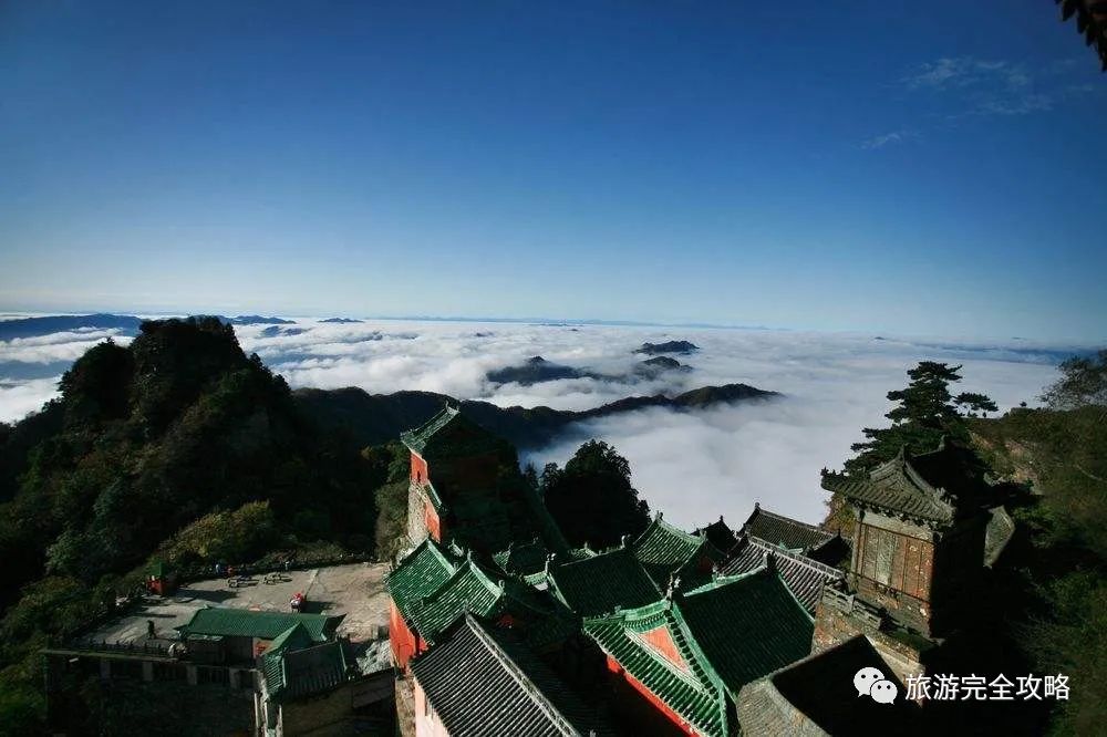 湖北十大秋季旅游好去处-武当山-登山赏秋看红叶