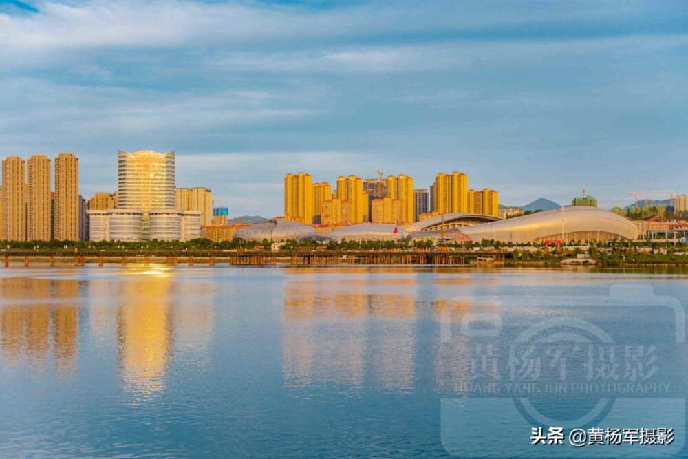 江西南部发展最具潜力的县，年平均气温仅19.7℃，城建迅速夕阳美