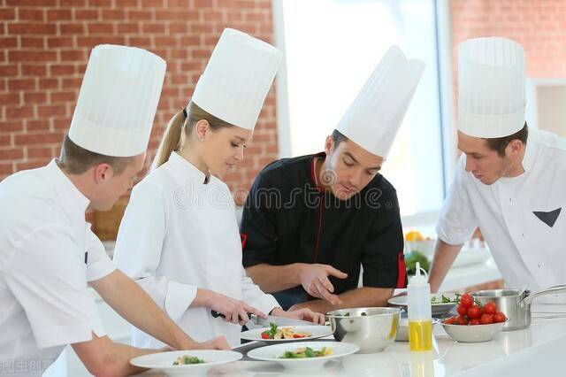 厨师培训学校的学费多少钱