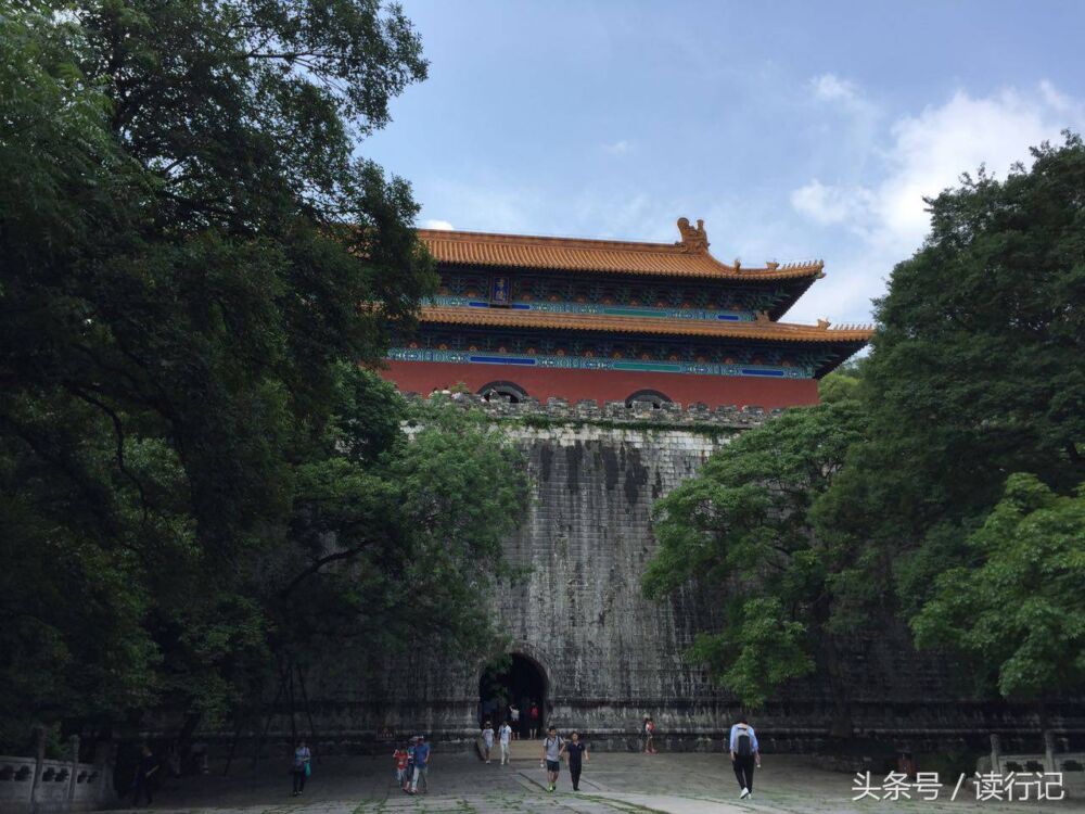 “去南京旅游，就是看不同朝代的陵墓”