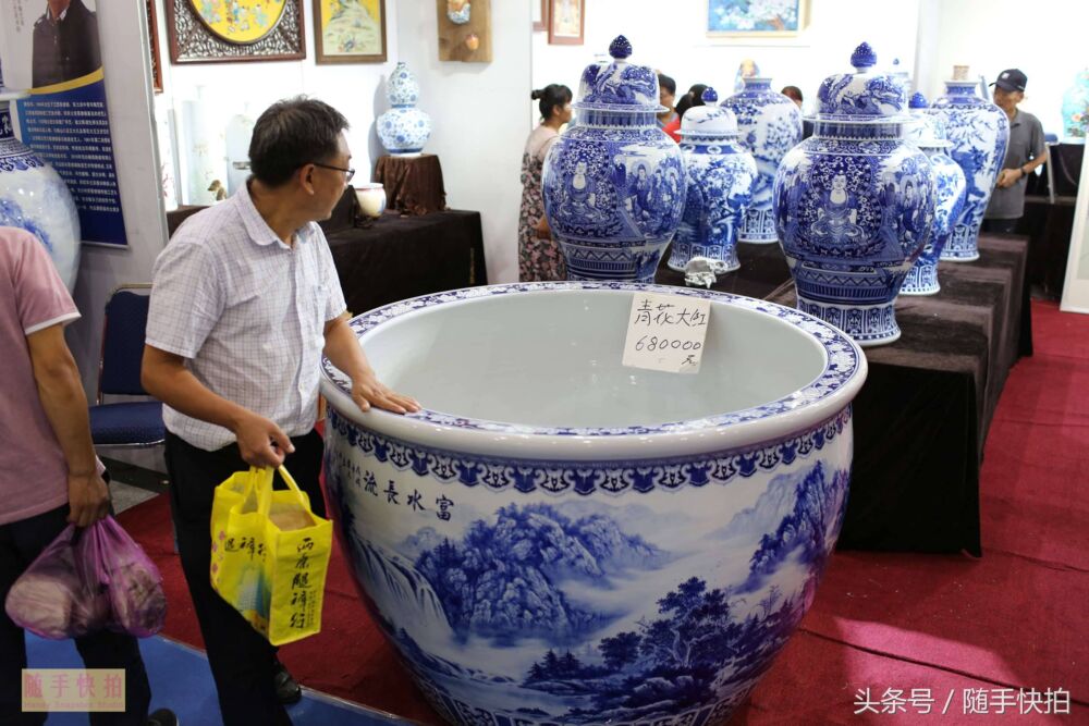 景德镇直径1.6米青花瓷大水缸售价6.8万元 售卖3天无人问津