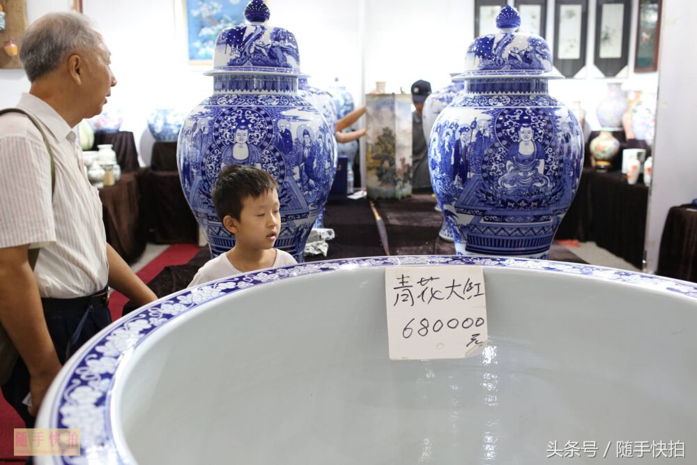 景德镇直径1.6米青花瓷大水缸售价6.8万元 售卖3天无人问津