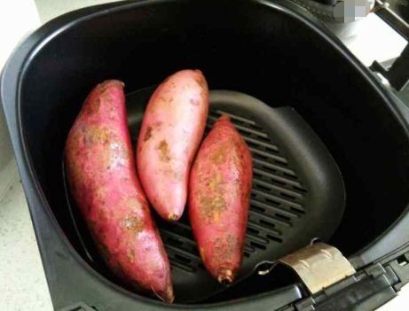 原来烤红薯在家做如此简单，不用烤箱不加一滴水，红薯香甜还流油