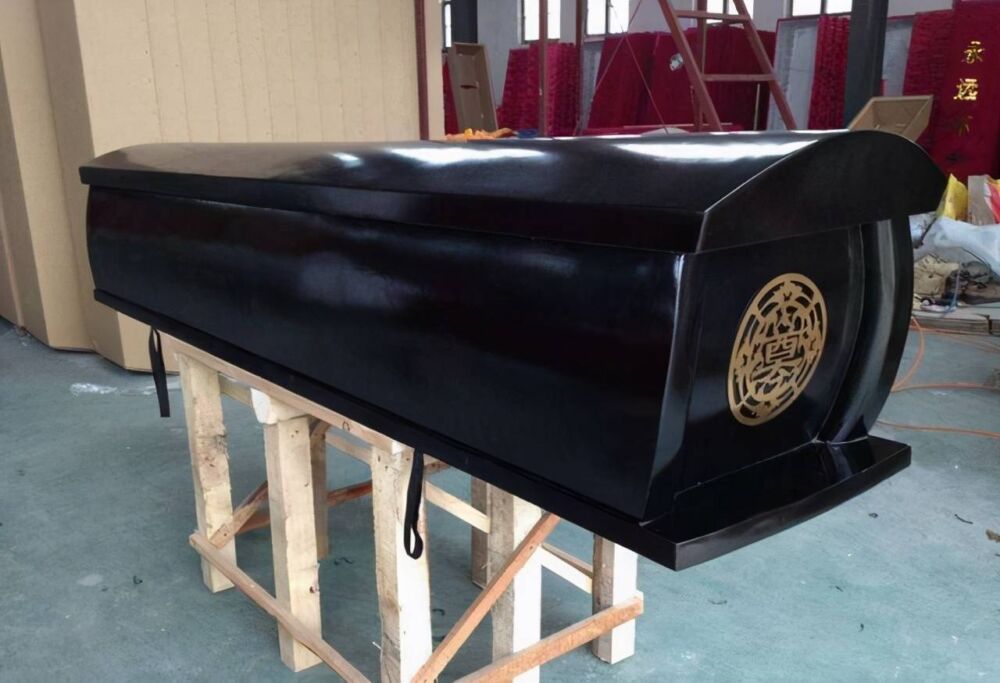民间习俗中，五色棺材分别葬五种人，其中“红色棺材”葬什么人？