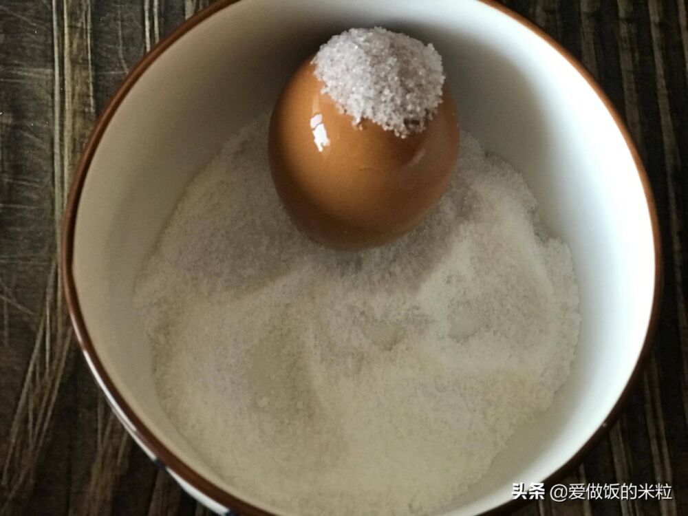 用无水法腌制咸鸡蛋，做法简单省事腌制时间短，个个都流油