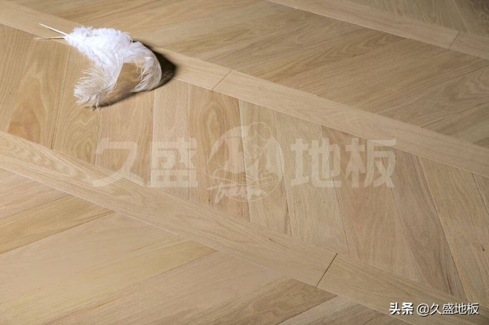 铺木地板也是门学问，换个铺贴方式，风格大不同
