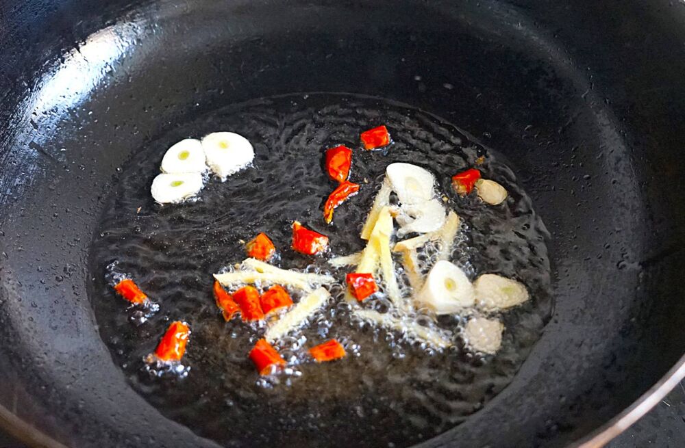 虾这样炒，味道真是太棒了！做法简单又鲜美，出锅馋到流口水