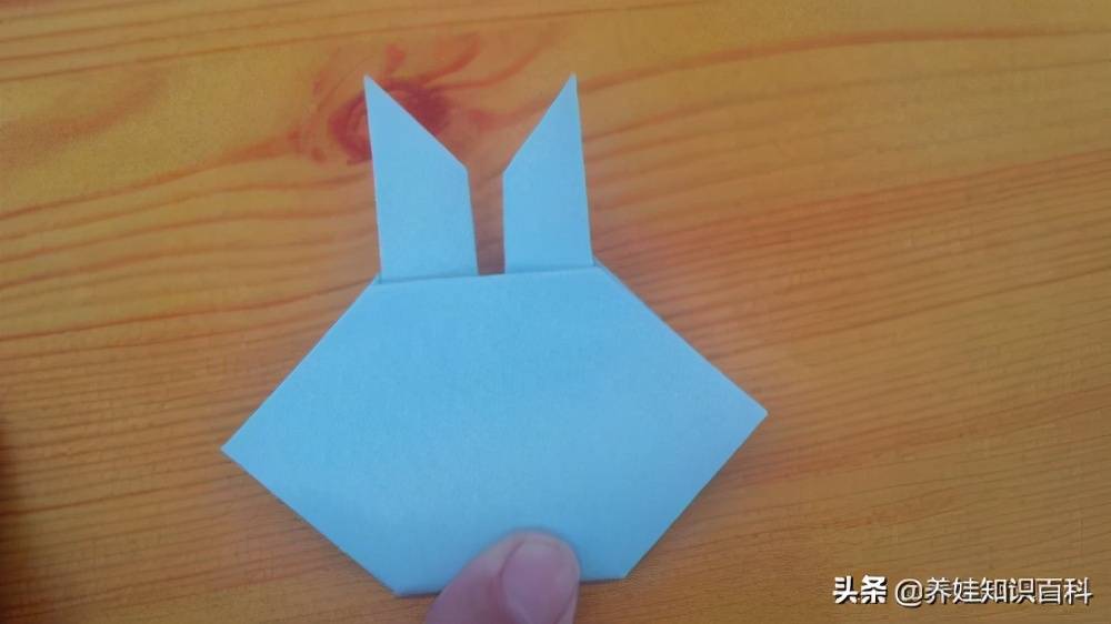 兔子的折法教给各位小朋友，折法很简单，可以作为孩子的小玩具哦