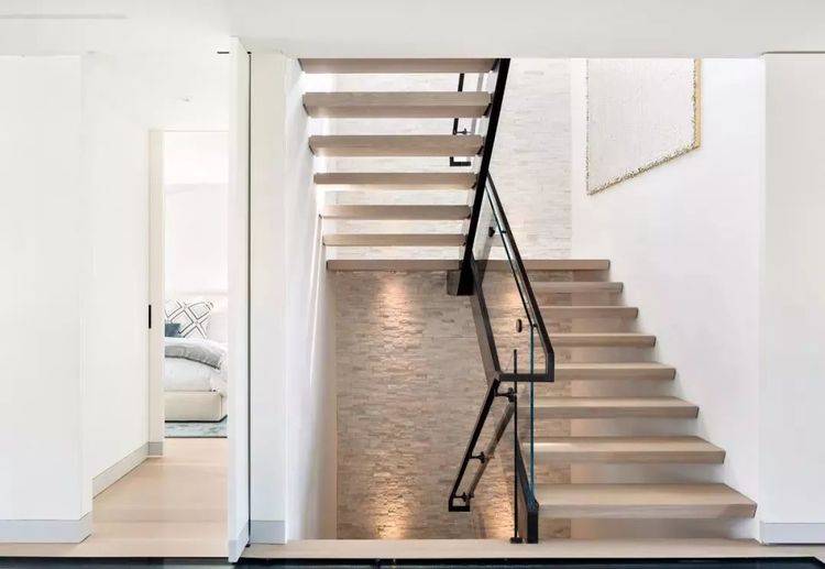 有楼梯的房子，该如何才能把它变得美观又实用
