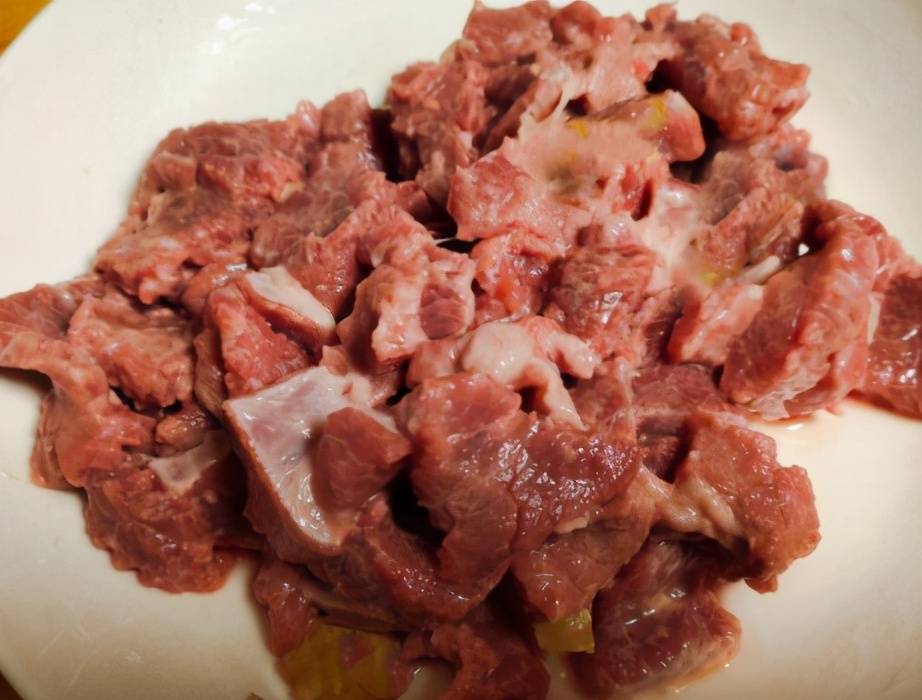 炒牛肉时，要学会这个技巧，牛肉又嫩又滑特入味，关键还不脱浆