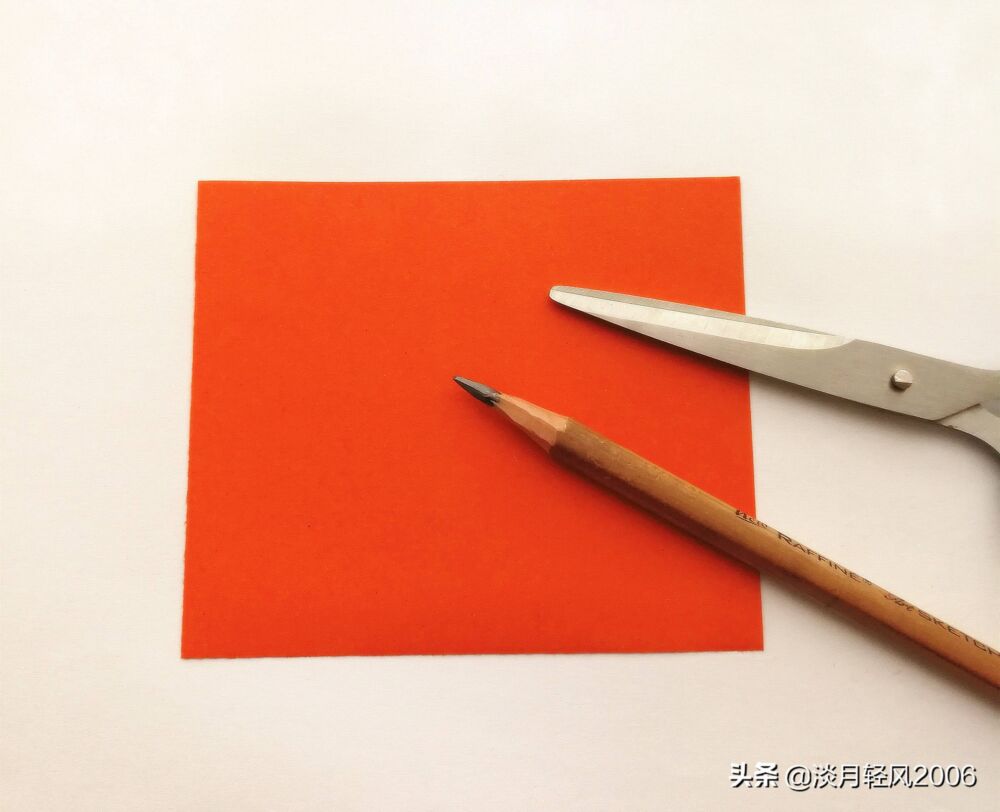 幼儿手工，简单剪纸教程，用一张纸剪出一枝菊花的方法